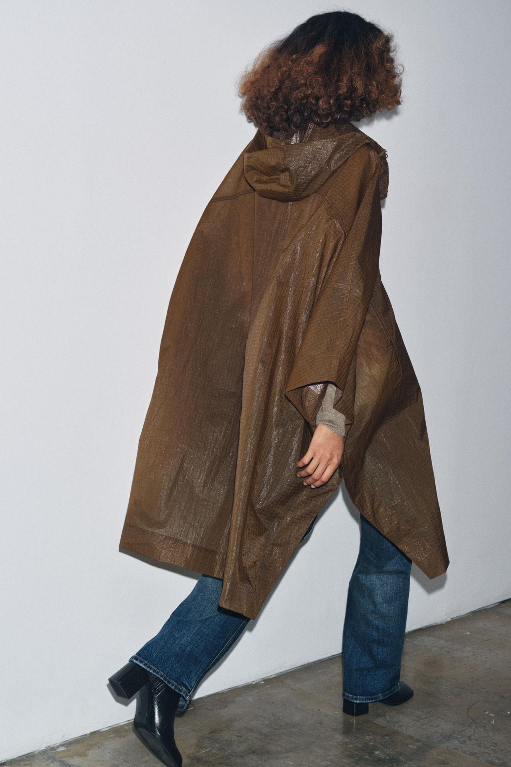 ZW COLLECTION OVERSIZE HOODED CAPE PARKA - Zara фото 3