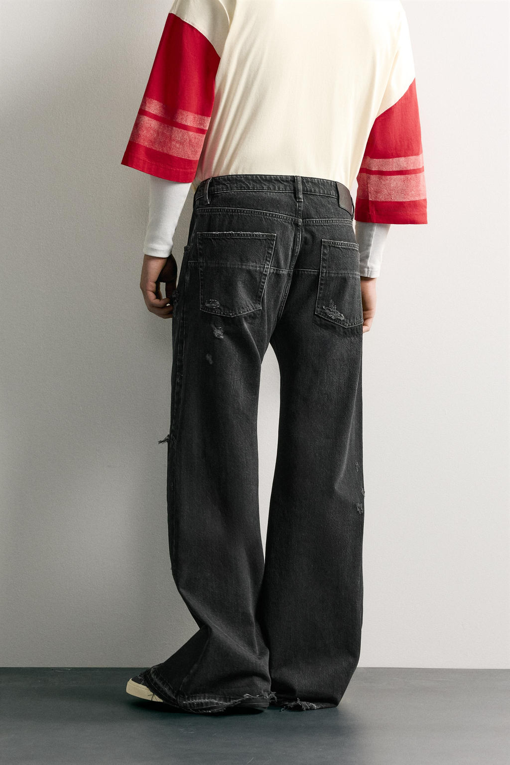 JEANS FLARE FIT COSTURAS / Negro - Zara фото 3