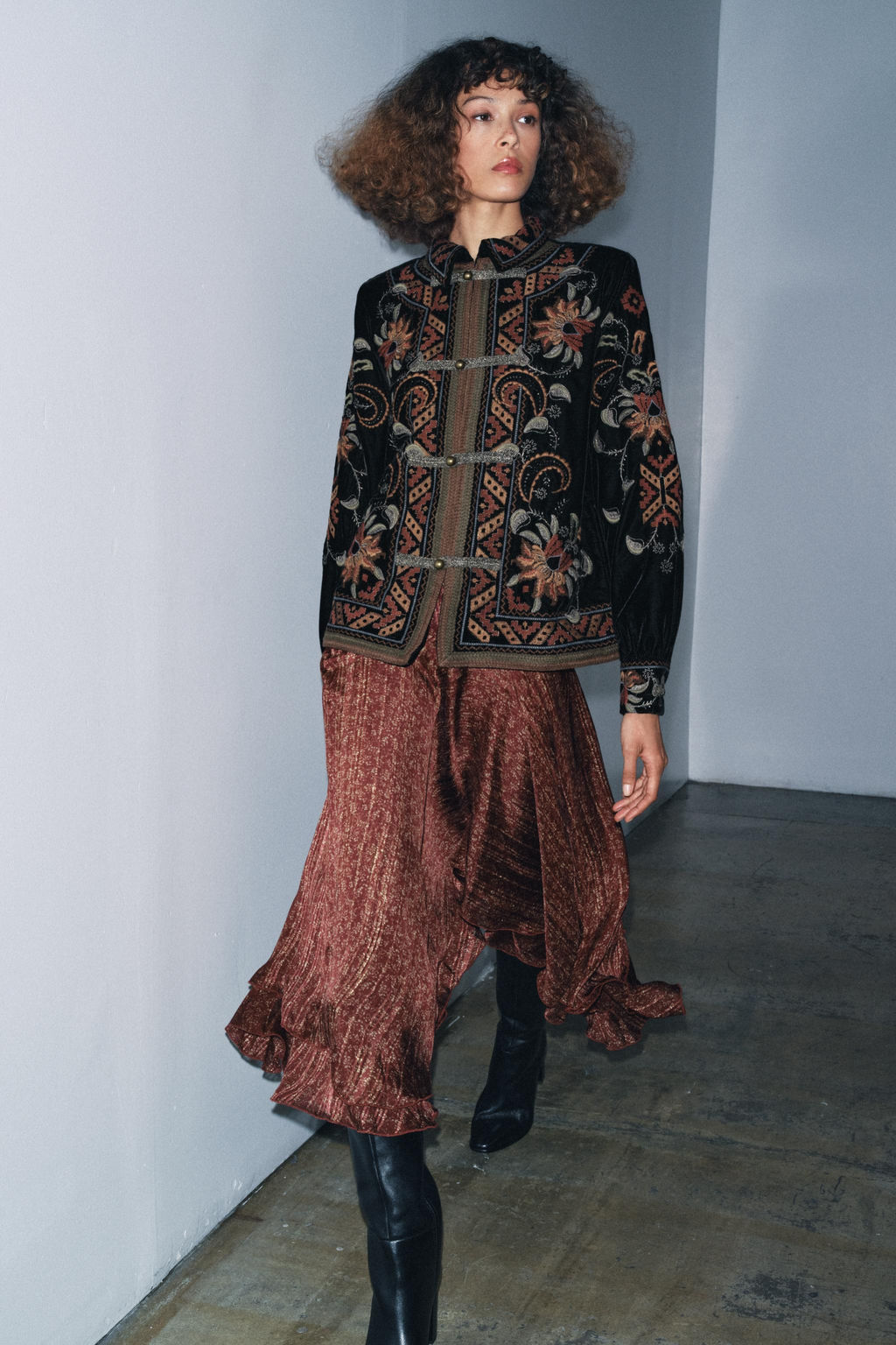 ZW COLLECTION EMBROIDERED VELVET JACKET