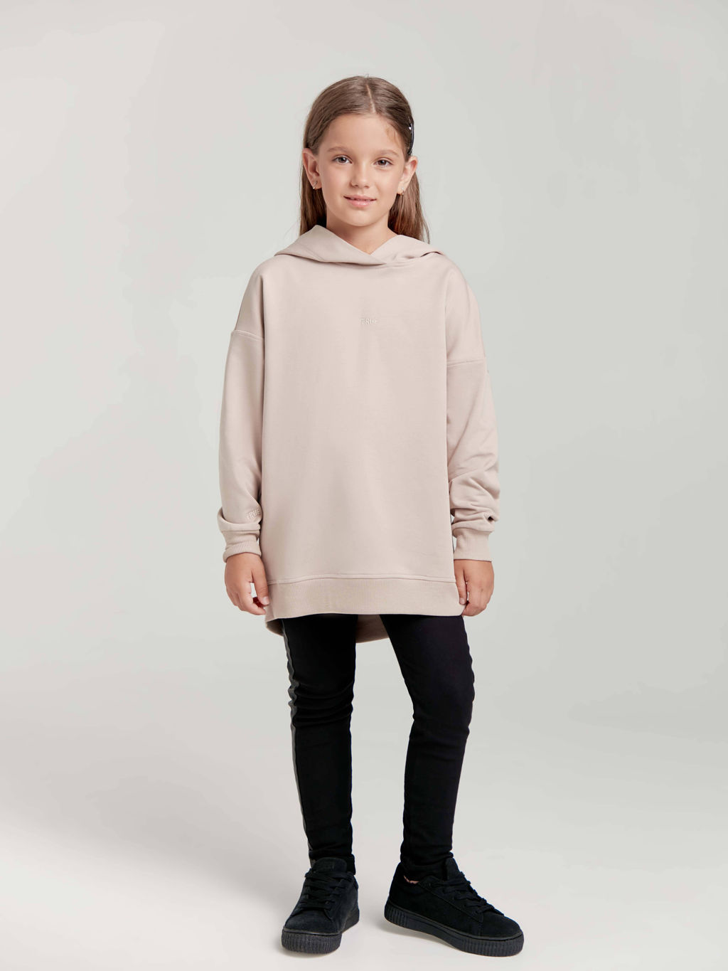 CONTE Удлиненненное oversize-худи на флисе с вышивкой DD 1452 black Фото в данном цвете нет!!!