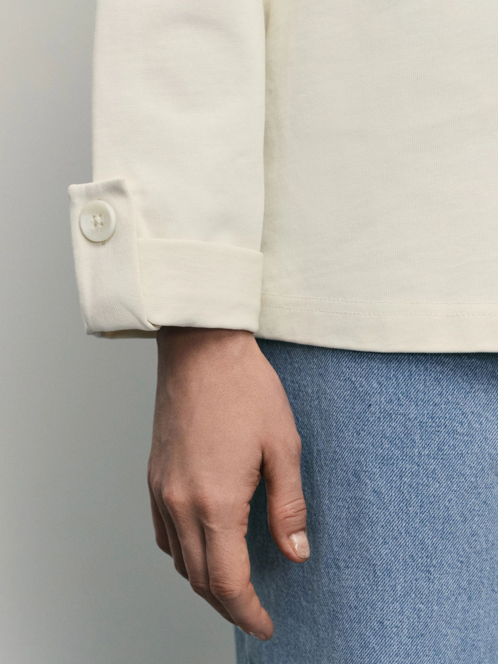 Лонгслив из хлопка с патами на рукавах / Zarina  фото 7