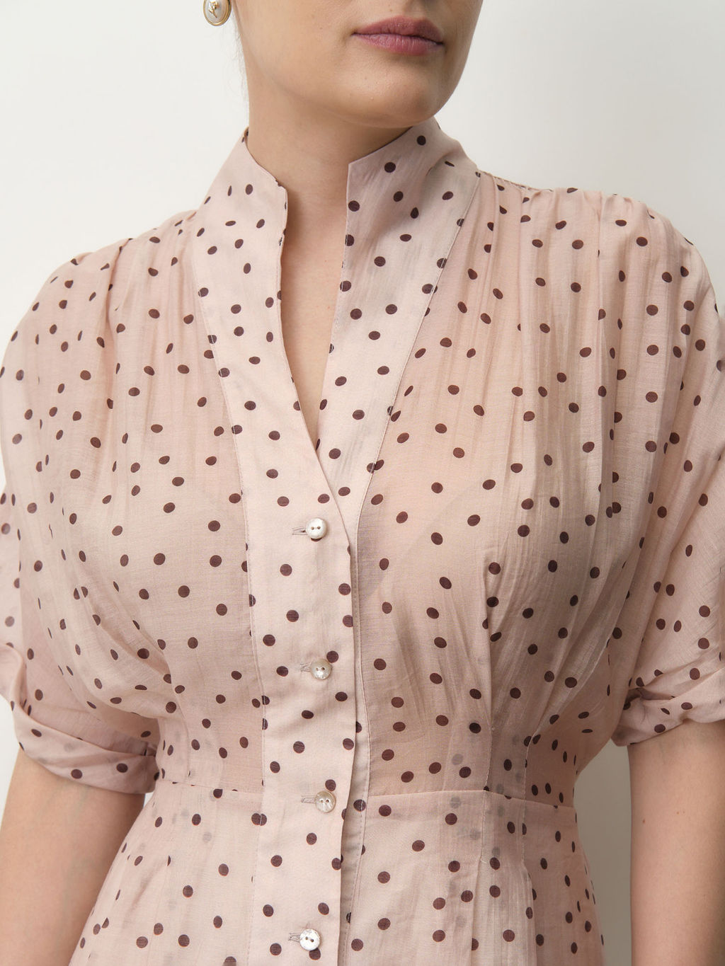 Платье из тенселя 90501 пудровое в горошек