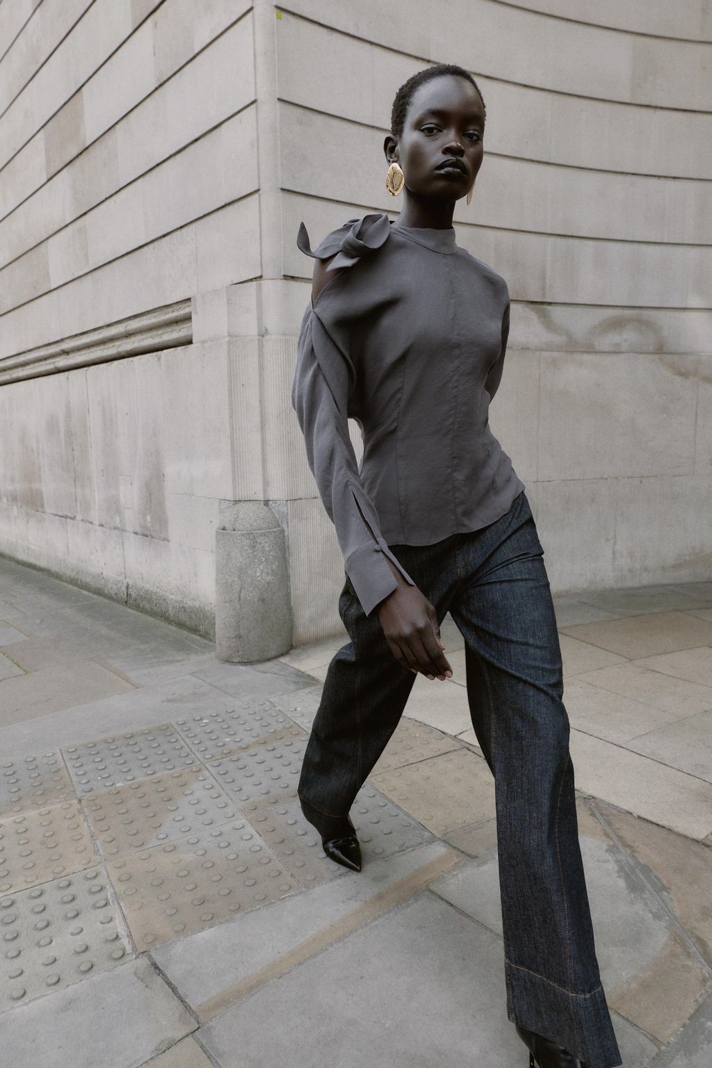 BLOUSE WITH SHOULDER OPENING AND BOW