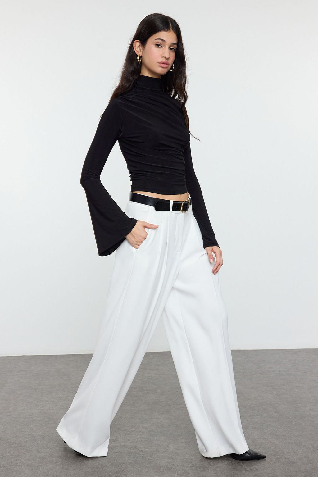 Trendyolmilla Siyah Fitted/Vucuda Oturan Ispanyol Kollu Esnek Orme Bluz TWOAW25BZ00318  фото 6