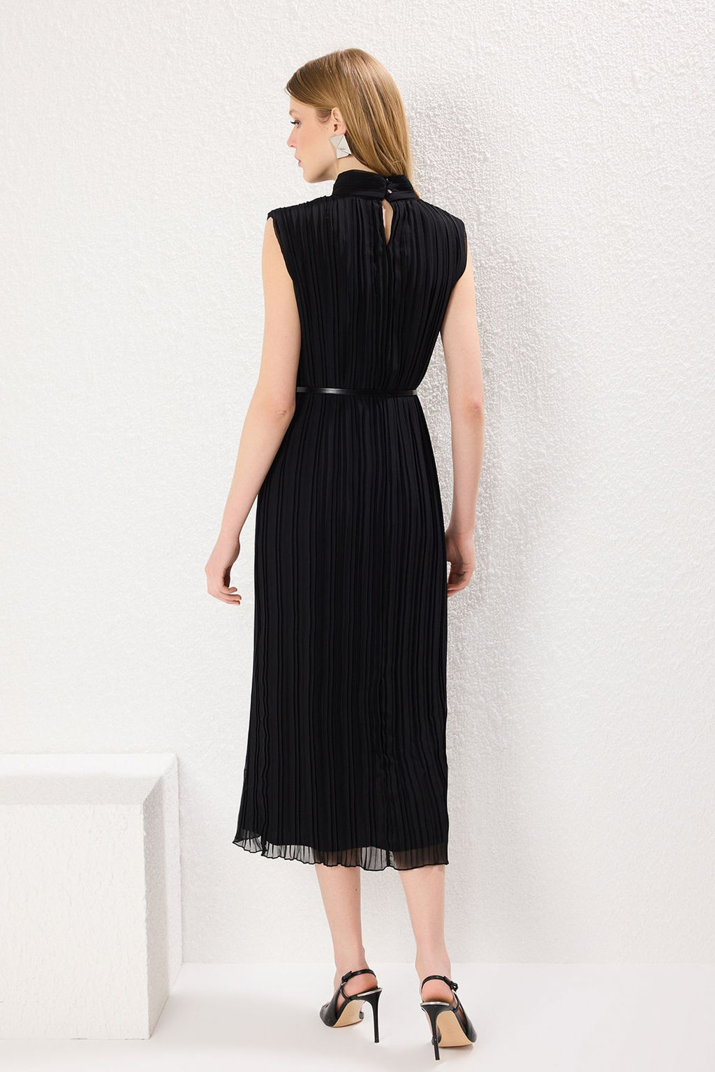 TRENDYOLMILLA Bordo Kemerli Duz Kesim Piliseli Midi Astarl? Sifon Dokuma Elbise TWOSS25EL00118  фото 4