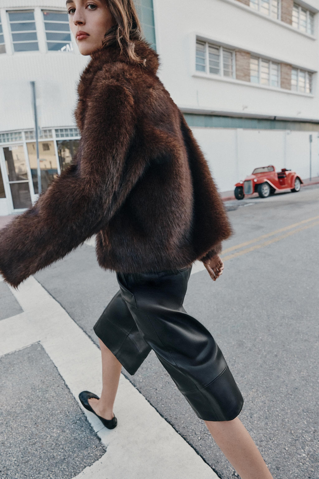 REVERSIBLE DOUBLE-FACED FAUX FUR JACKET - Zara фото 31