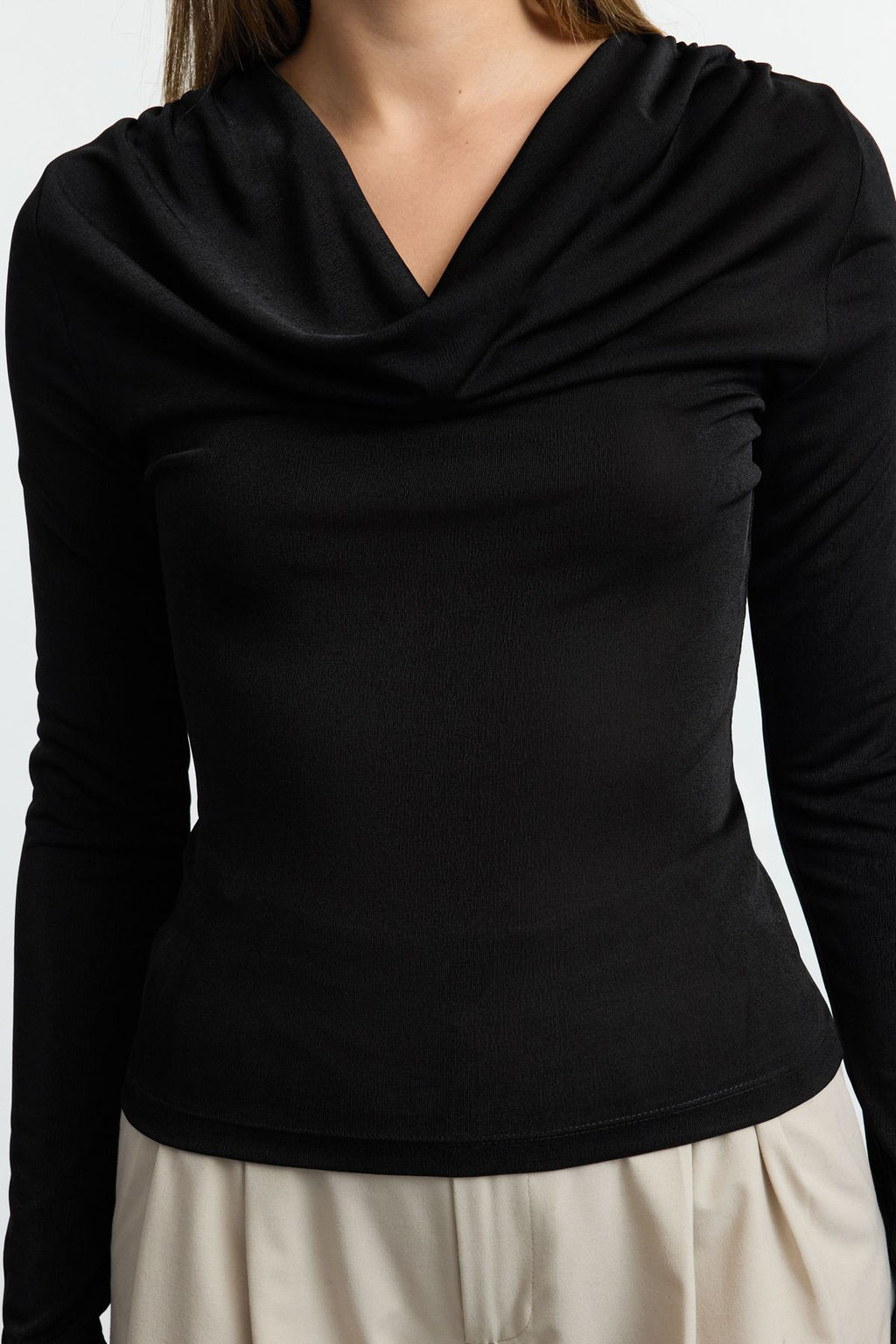 Trendyolmilla Siyah Degaje Yaka Vucuda Oturan Esnek Uzun Kol Buzzy Orme Bluz TWOAW25BZ00252