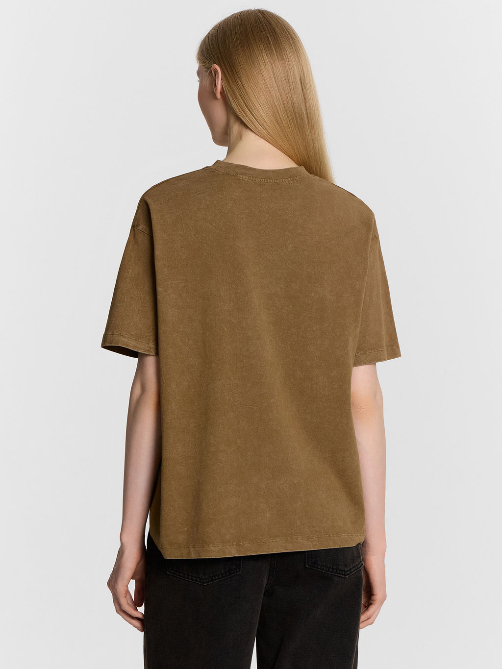 Футболка женская коричневая с обработкой эйсид и надписью Liberty of flight - Mark formelle фото 2