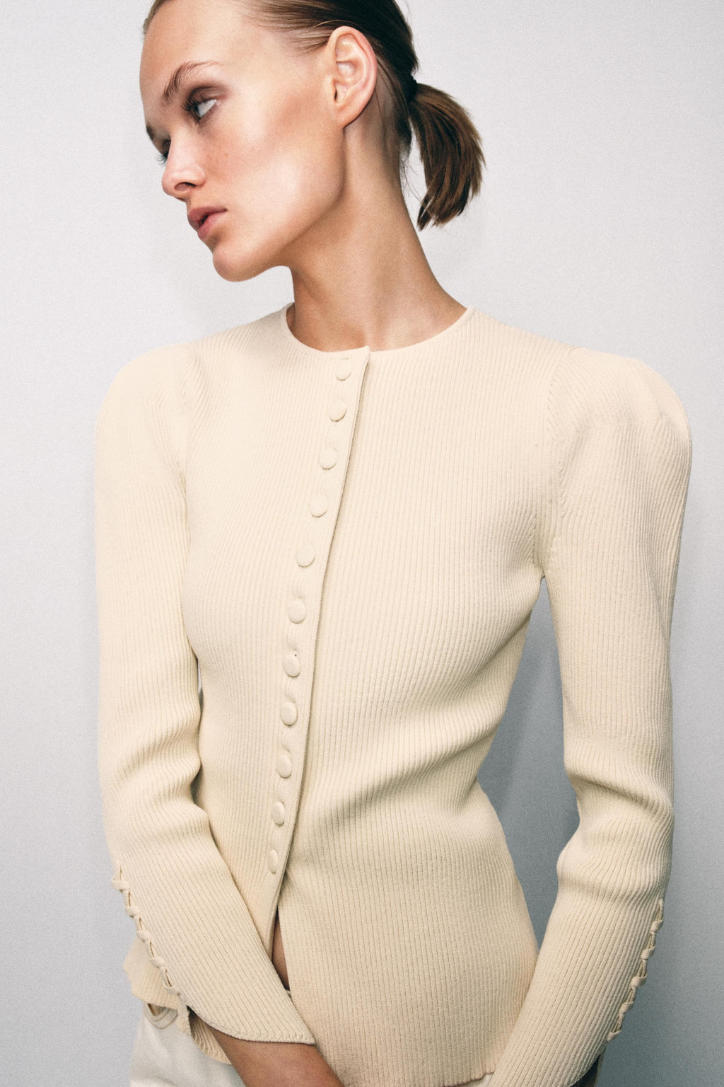 CHAQUETA PUNTO MANGA ABULLONADA / Crudo medio - Zara фото 3