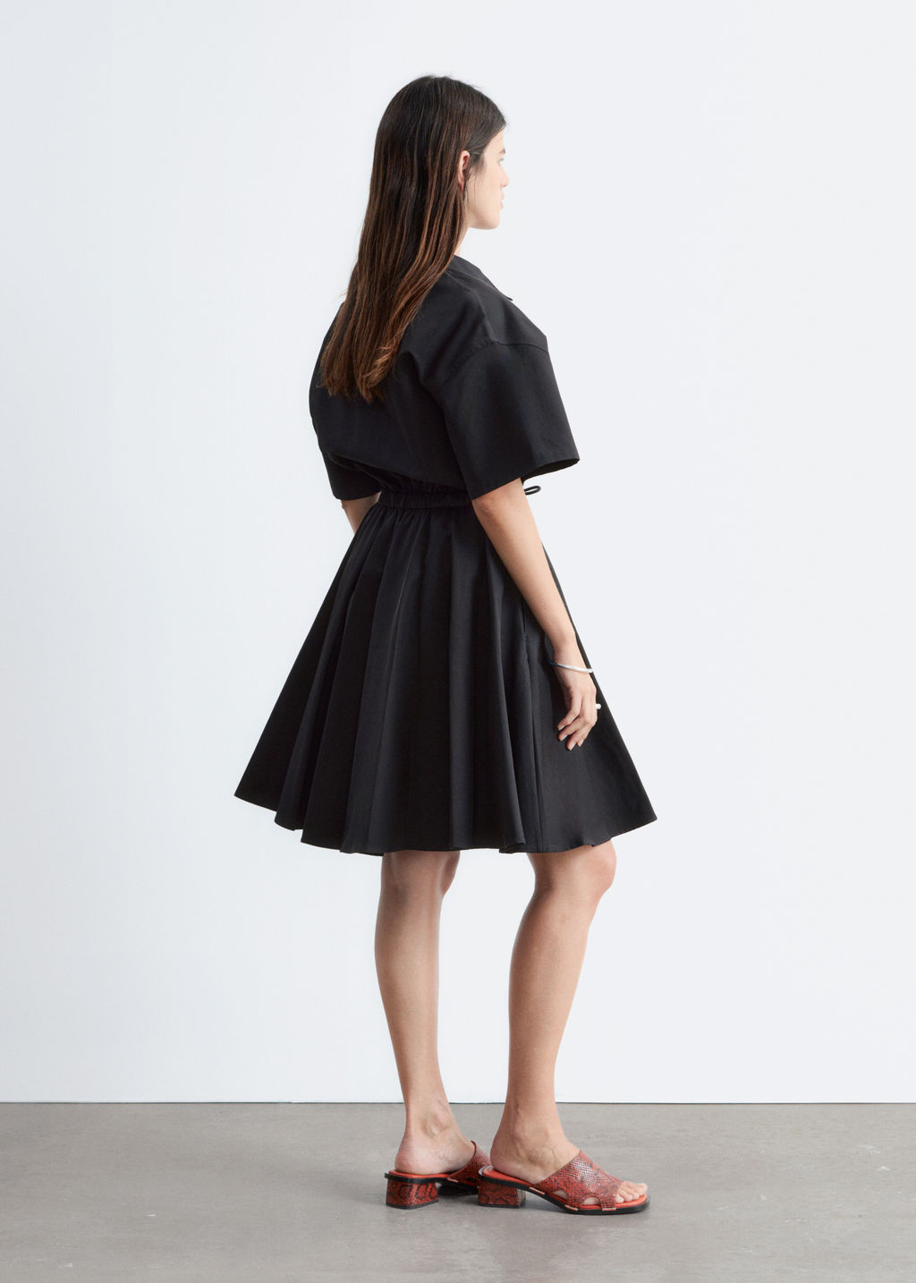 Minivestido acampanado con cord?n de ajuste - H&m фото 4