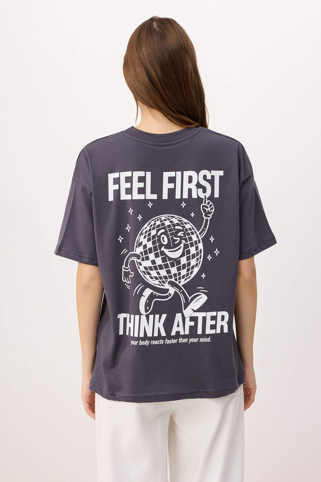 Antrasit Bask?l? Oversize/Genis Kal?p K?sa Kollu Tok %100 Pamuk Orme T-Shirt TWOSS26TS00180 - Trendyolmilla фото 4