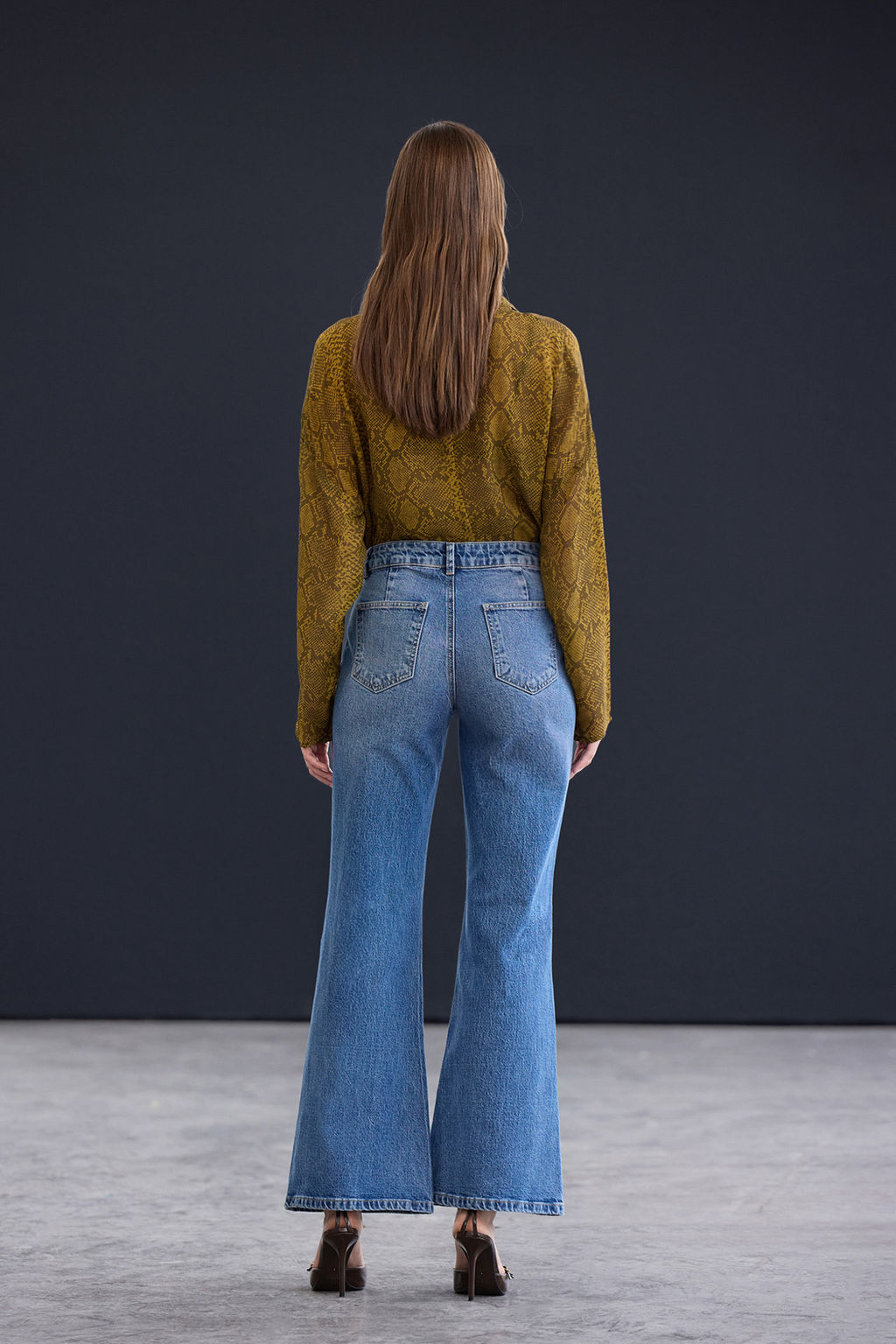 Trendyol Studio Mavi Cep Detayl? Yuksek Bel Flare Jeans TWOAW26JE00244 - Trendyolmilla фото 5