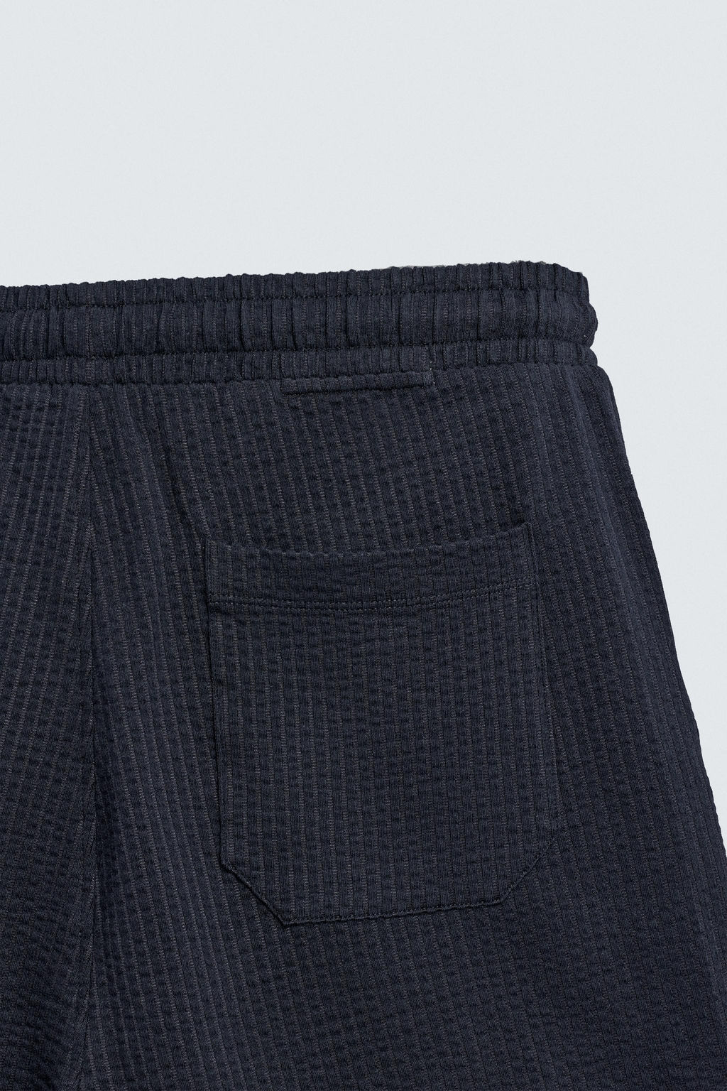 BERMUDA REGULAR FIT ESTRUCTURA SEERSUCKER / Azul