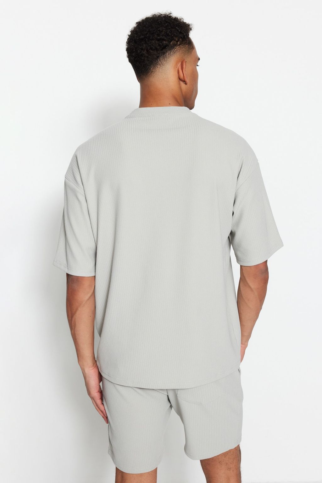 TRENDYOL MAN Kahverengi Premium Oversize Bisiklet Yaka K?sa Kol Dokulu K?r?smaz Ottoman T-Shirt TMNSS23TS00081 - Trendyolmilla фото 26