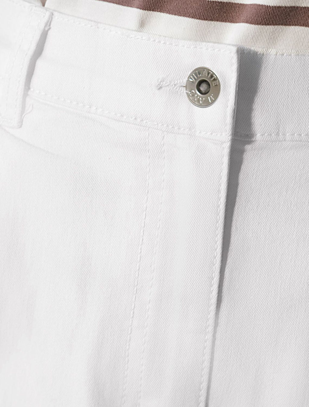 Широкие джинсы с защипами из облегченного денима