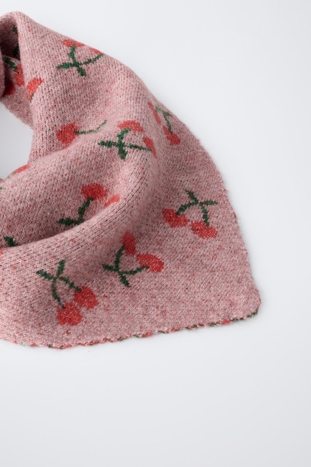 CHERRY TRIANGULAR KNIT SCARF