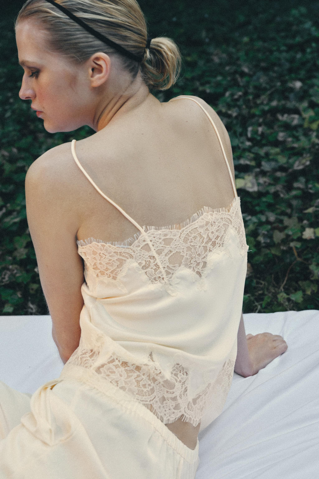 TOP LENCERO SATINADO ENCAJE / Crudo - Zara фото 3