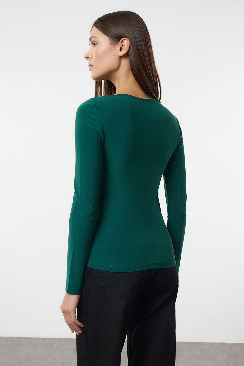 Trendyolmilla Siyah Kay?k Yaka Drapeli Vucuda Oturan Esnek Orme Bluz TWOAW25BZ00109  фото 9