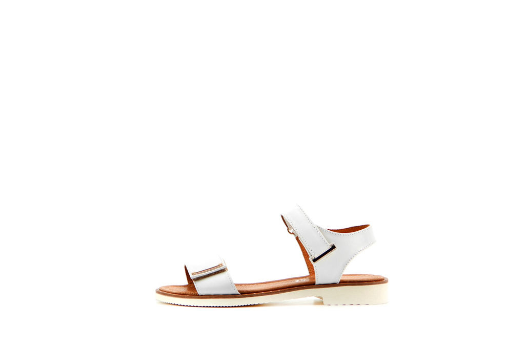 Босоножки кожаные белые