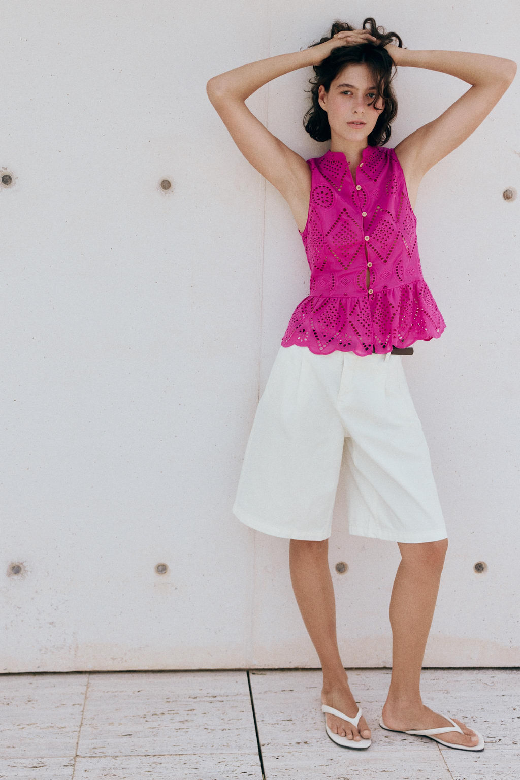 TOP PEPLUM BORDADOS PERFORADOS / Fucsia