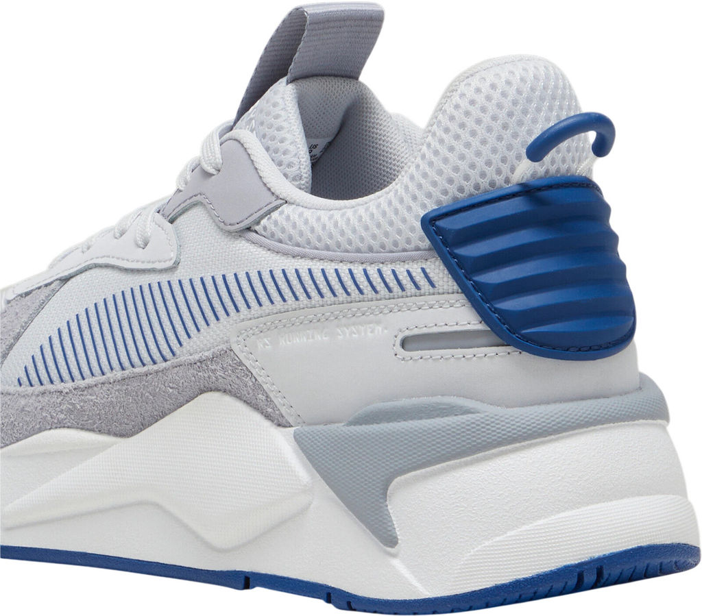 Кроссовки взрослые