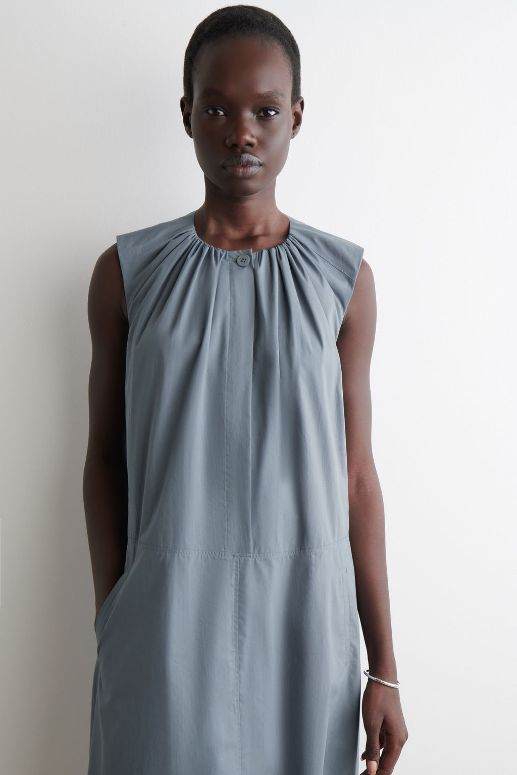 VESTIDO MIDI ESTILO GLOBO