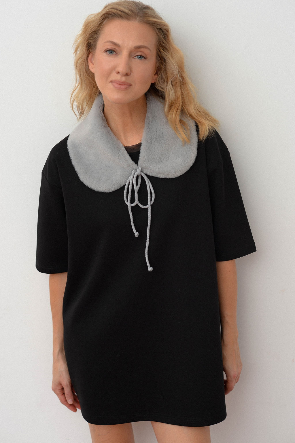 Платье с меховым воротником