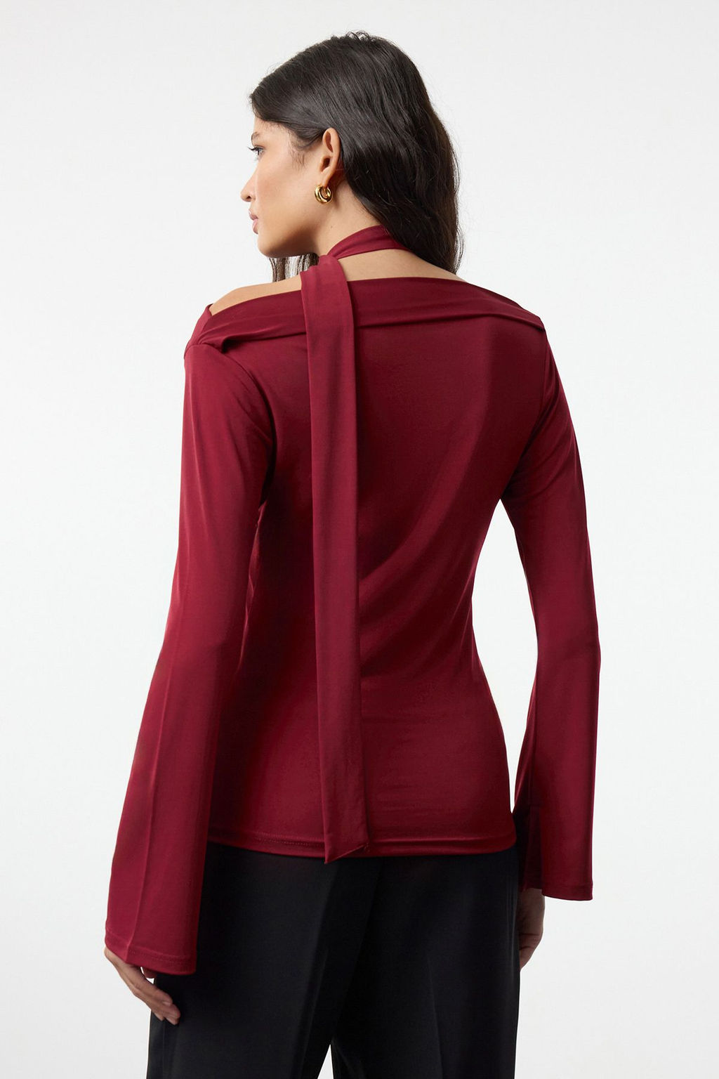 Trendyolmilla Siyah Sal Detayl? Fitted/Vucuda Oturan Esnek Orme Bluz TWOAW25BZ00107