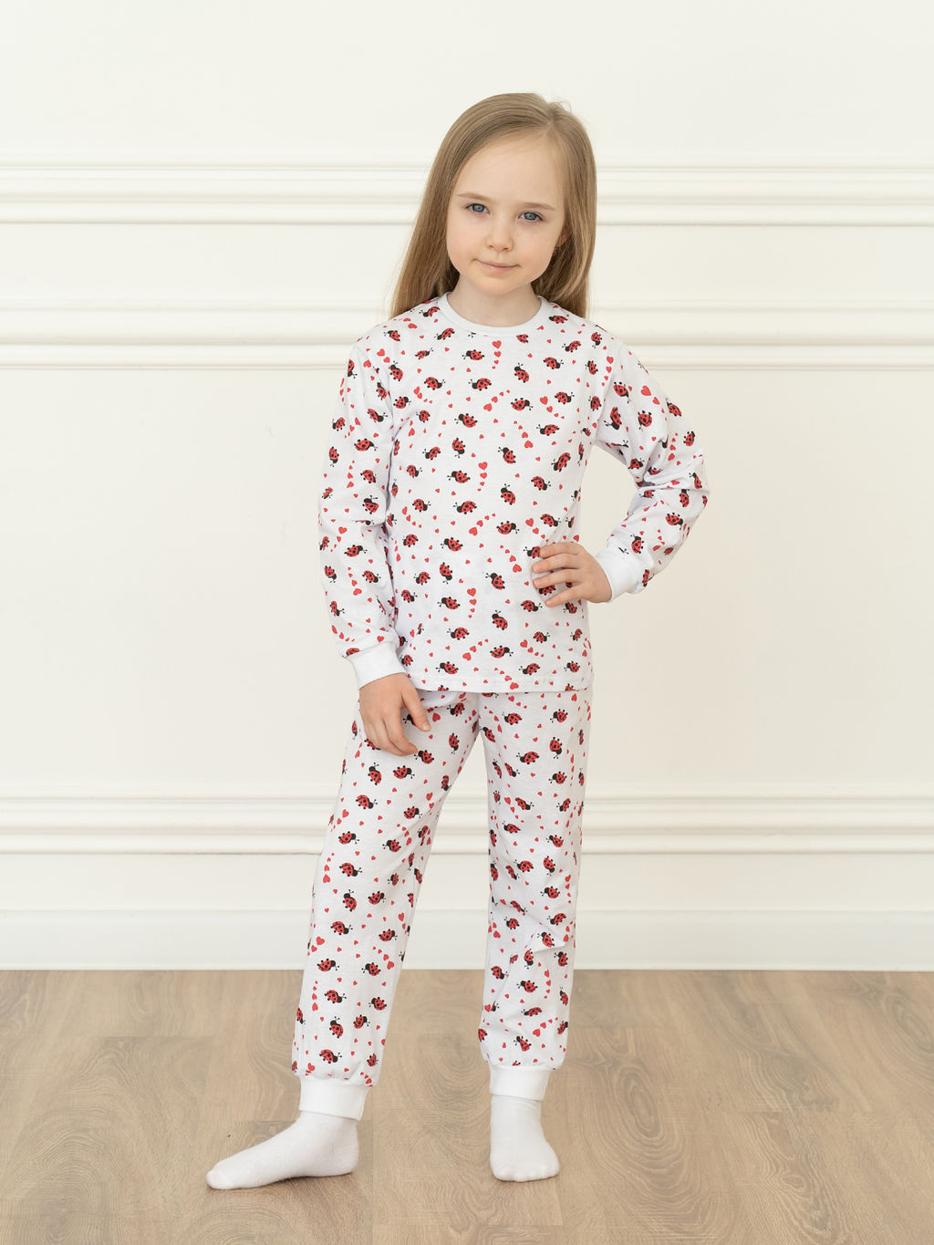 Пижама детская белая принт божьи коровки