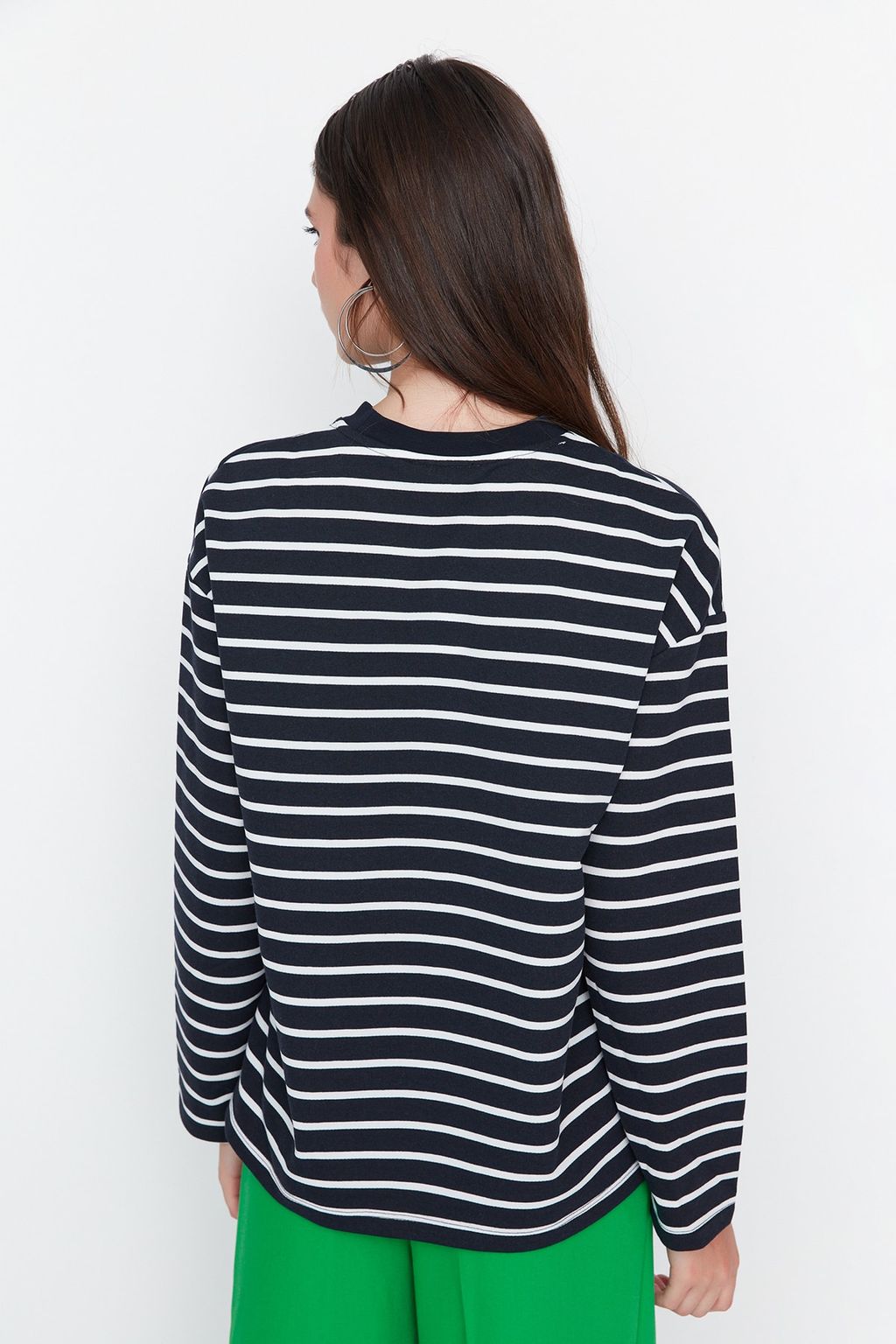 Lacivert Cizgili Oversize/Genis Kesim Bisiklet Yaka Ince Orme Sweatshirt TWOAW23SW00326