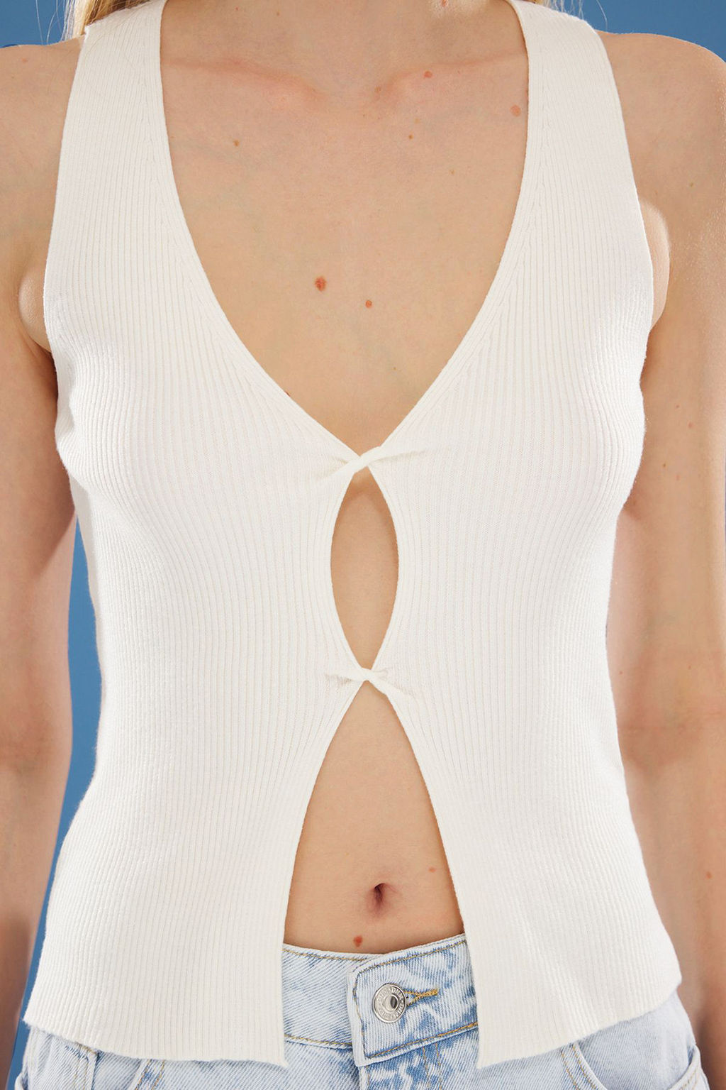 Ekru Premium Iplik / Ozel Iplik V Yaka Buzgu Detayl? Bluz TWOSS25BZ00185