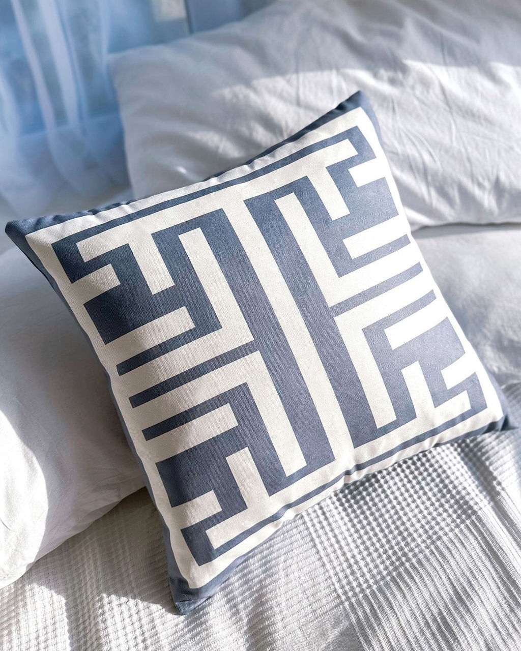 Декоративная наволочка P033