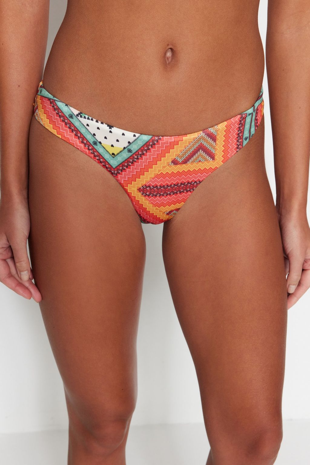 Tropikal Desenli Normal Paca Bikini Alt? TBESS22BA0306