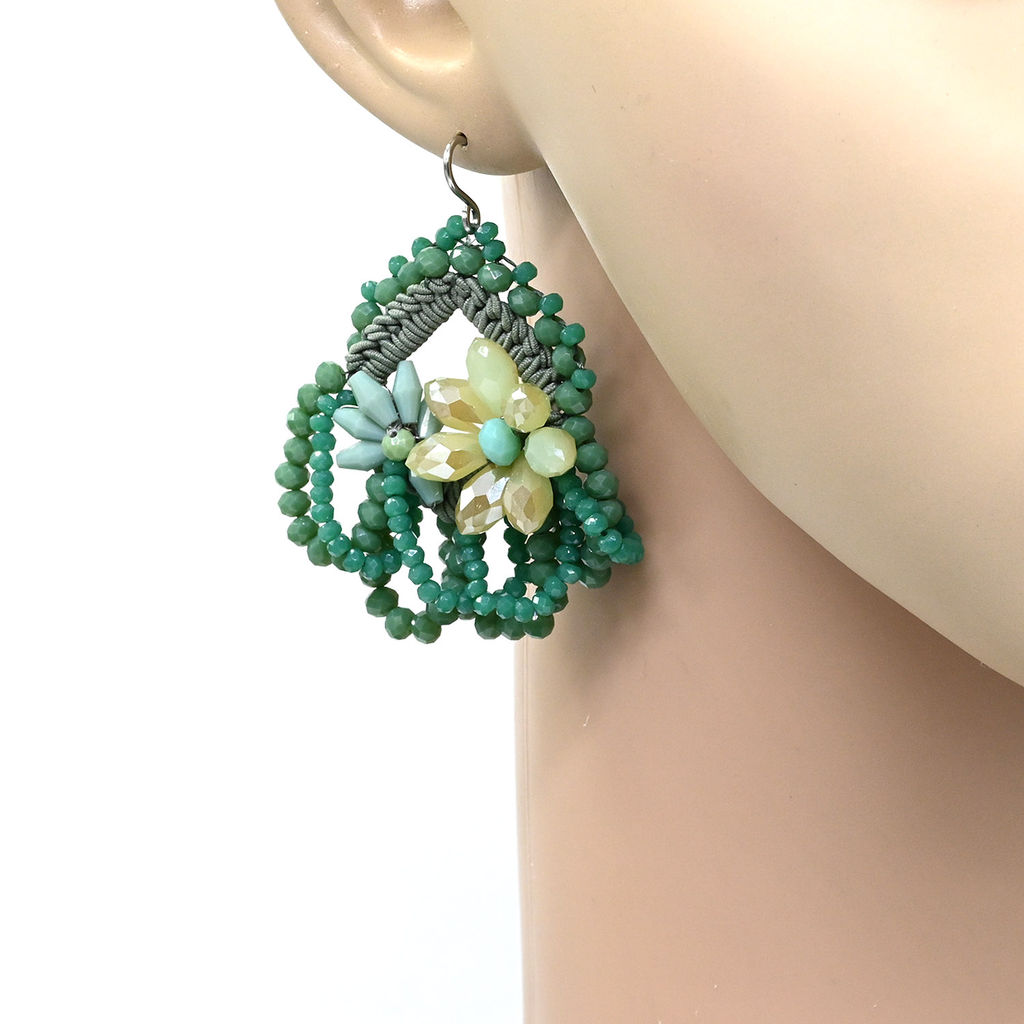 Серьги ручной работы в оплетении цв.зеленый