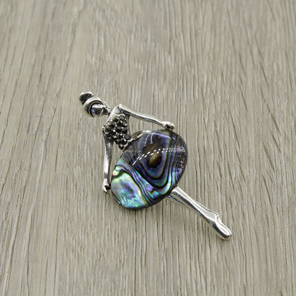 Брошь "Балерина мини" со вставкой из гелиотиса