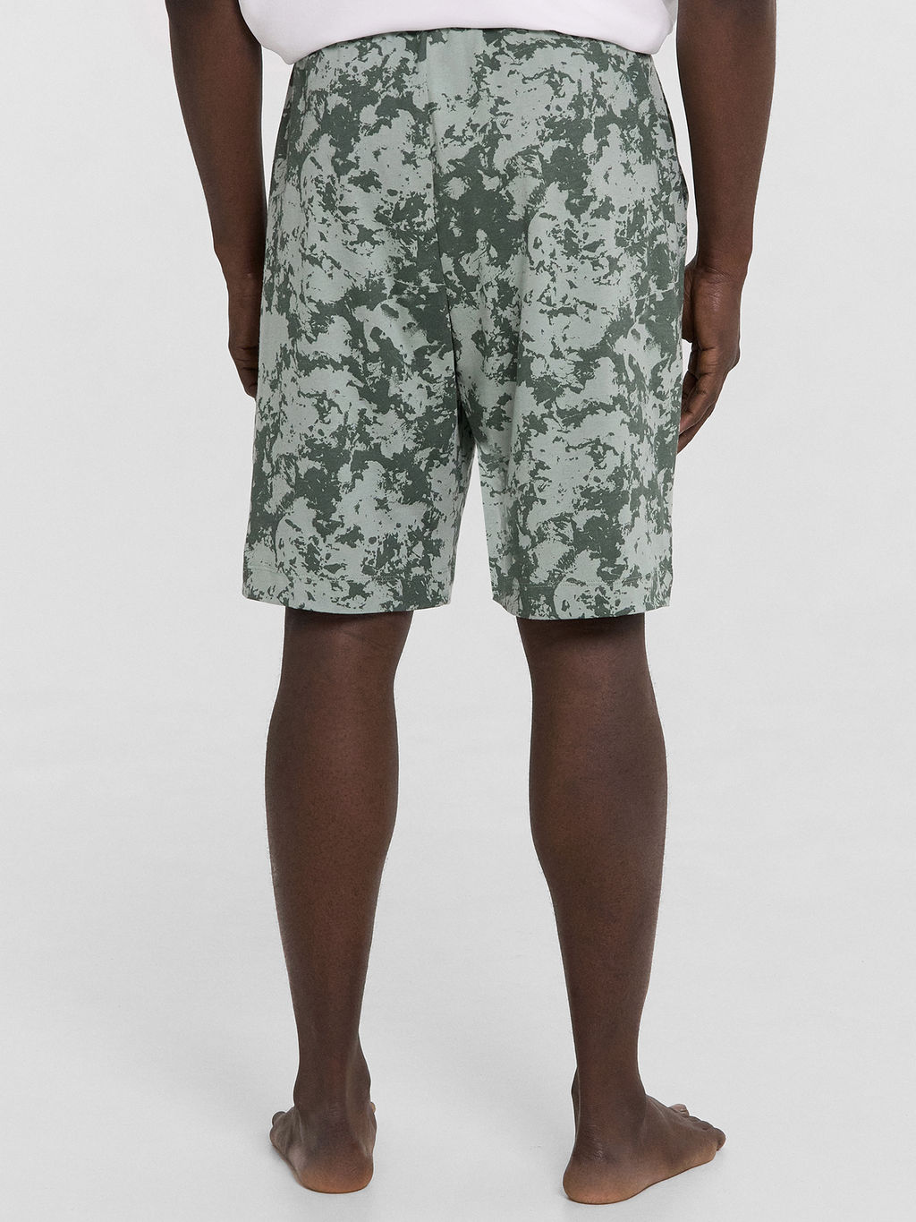 Шорты мужские с принтом милитари миллитари варка на зеленом 531027-1