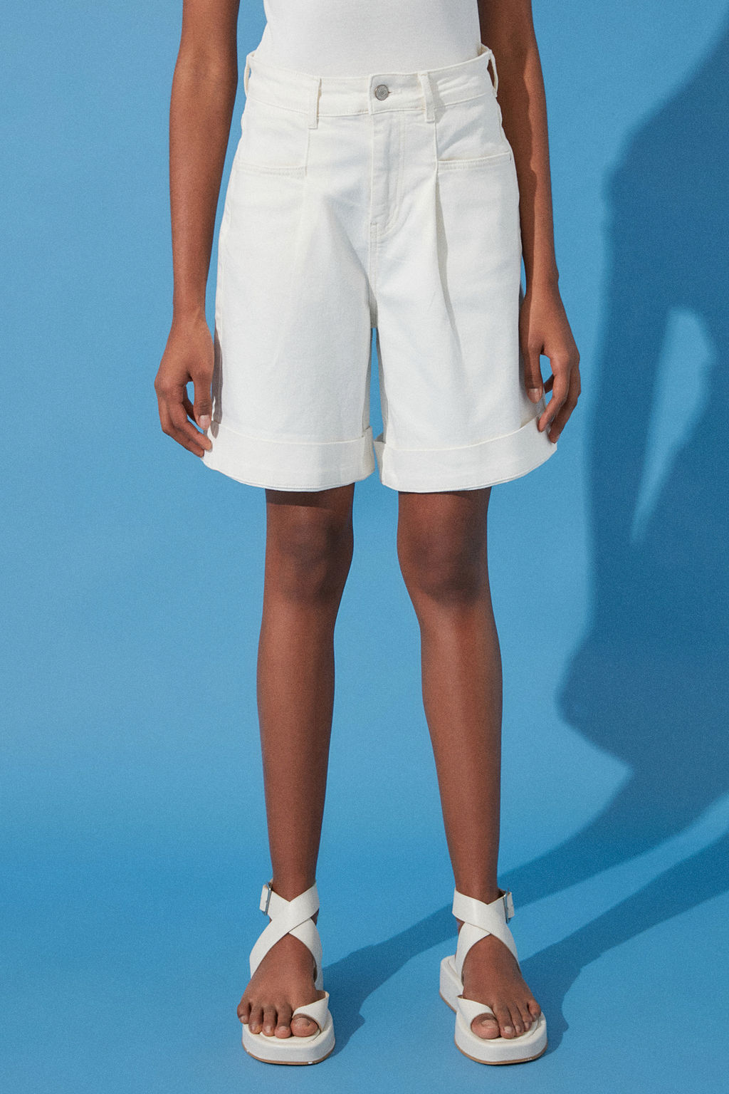 Bej Dikis Detayl? Yuksek Bel Denim Bermuda TWOSS24SR00004 - Trendyolmilla фото 4