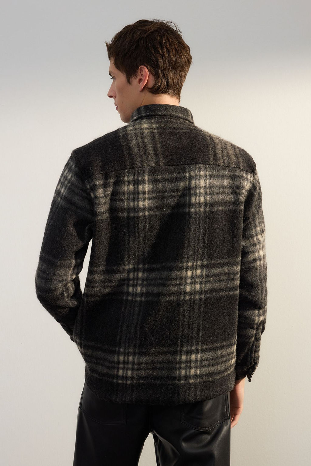 TRENDYOL MAN Siyah Oversize Fit K?sl?k Kareli Oduncu Gomlek Ceket TMNAW25GO00025 - Trendyolmilla фото 6