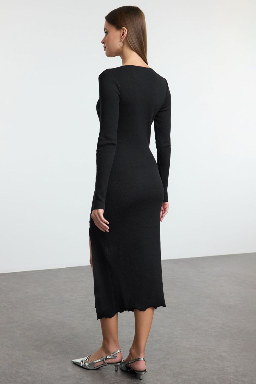 Trendyolmilla Siyah Duz Y?rtmacl? Midi Kay?k Yaka Fitted/Vucuda Oturan Y?rtmacl? Orme Elbise TWOAW25EL00552  фото 5