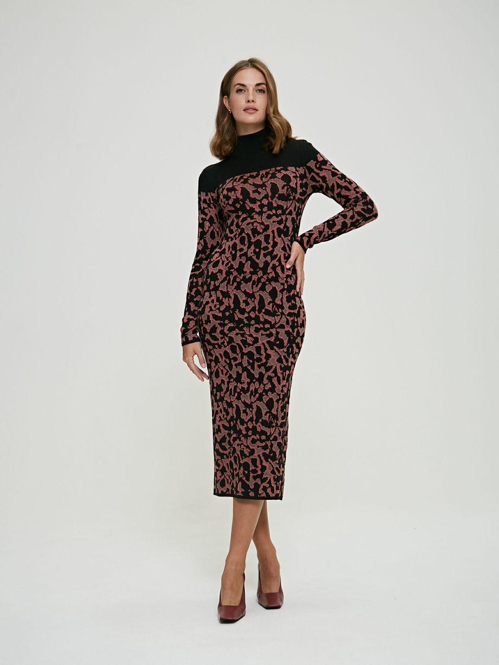 Платье со стилевым жаккардом листья