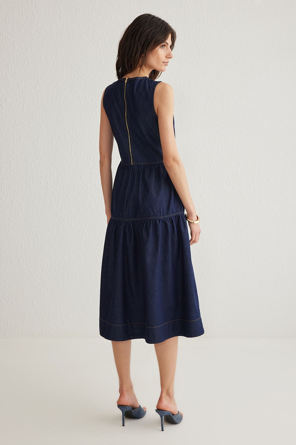 TRENDYOLMILLA Koyu Mavi Volanl? Midi Denim Elbise TWOSS25EL00007