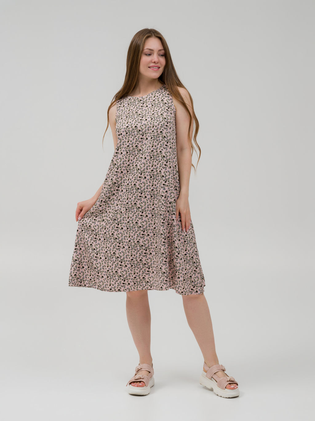 Легкое струящееся платье с карманами пудровый - Odis фото 4