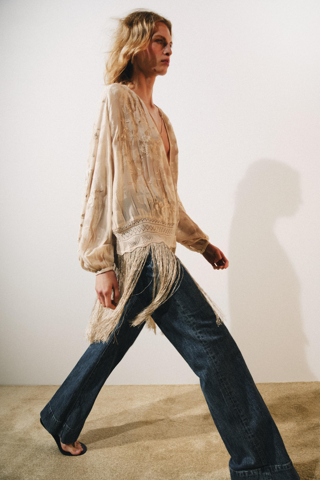 BLUSA BORDADOS FLECOS ZW COLLECTION / Crudo / Beige - Zara фото 3