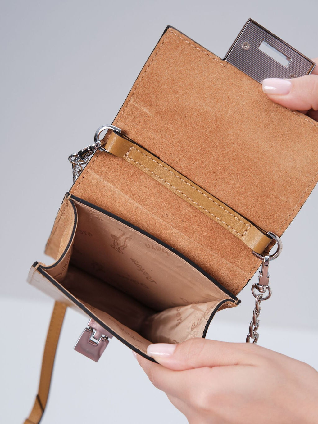 Сумка на плечо кросс-боди Deboro 30350 глина