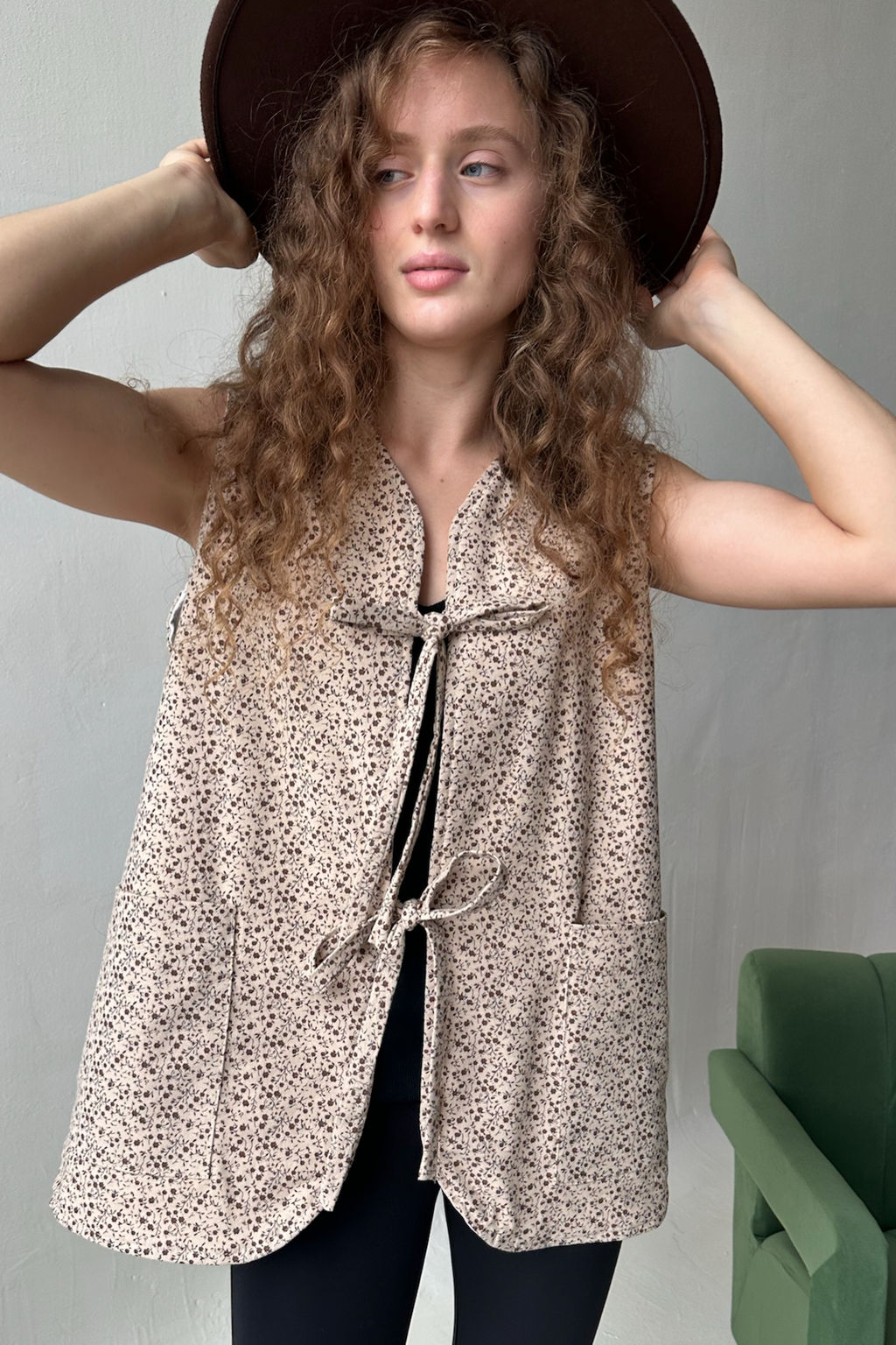 Жилет стеганый HOME109/02/Бежевый, коричневый