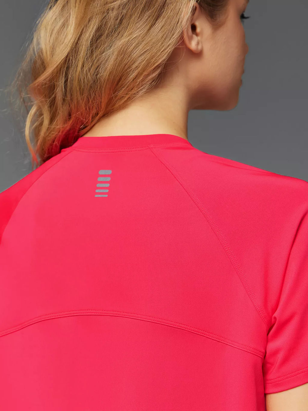 Спортивная футболка свободного кроя