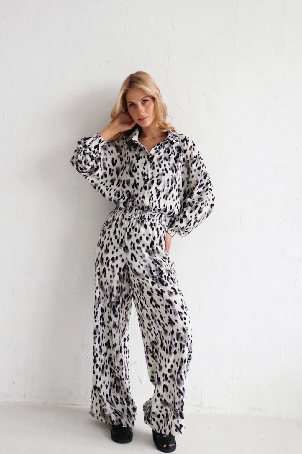 9438 Костюм летний с чёрно-серым принтом - Martichelli фото 9