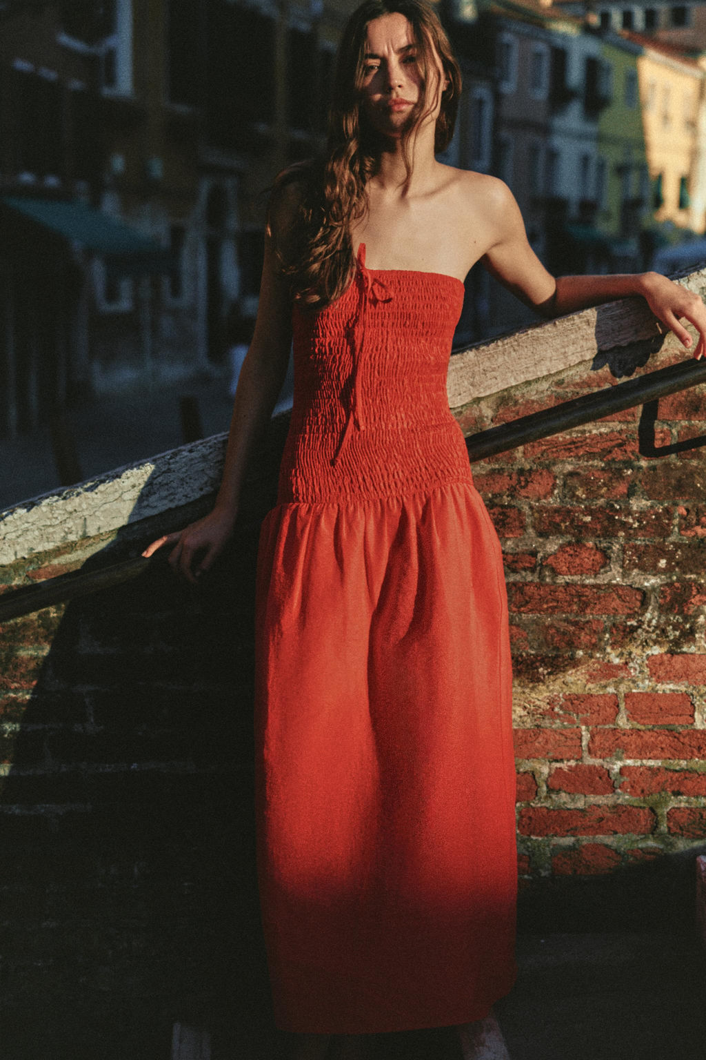 VESTIDO MIDI NIDO DE ABEJA / ROJO - Zara фото 2