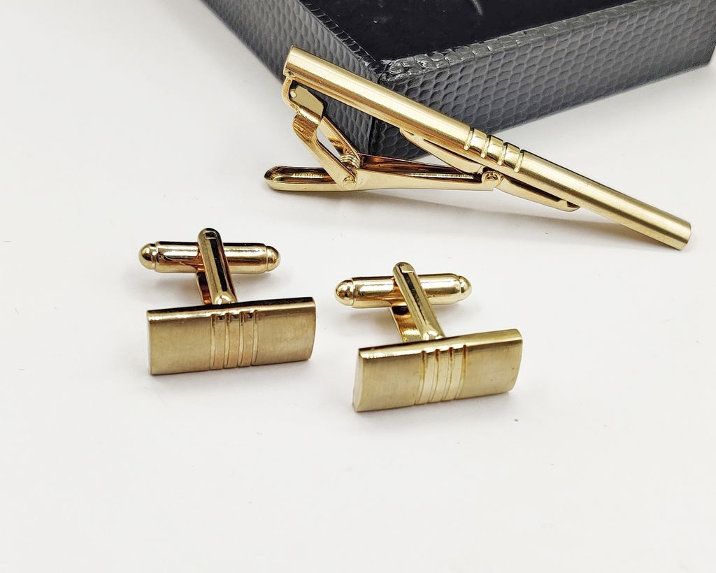 Набор запонок и зажима для галстука в футляре