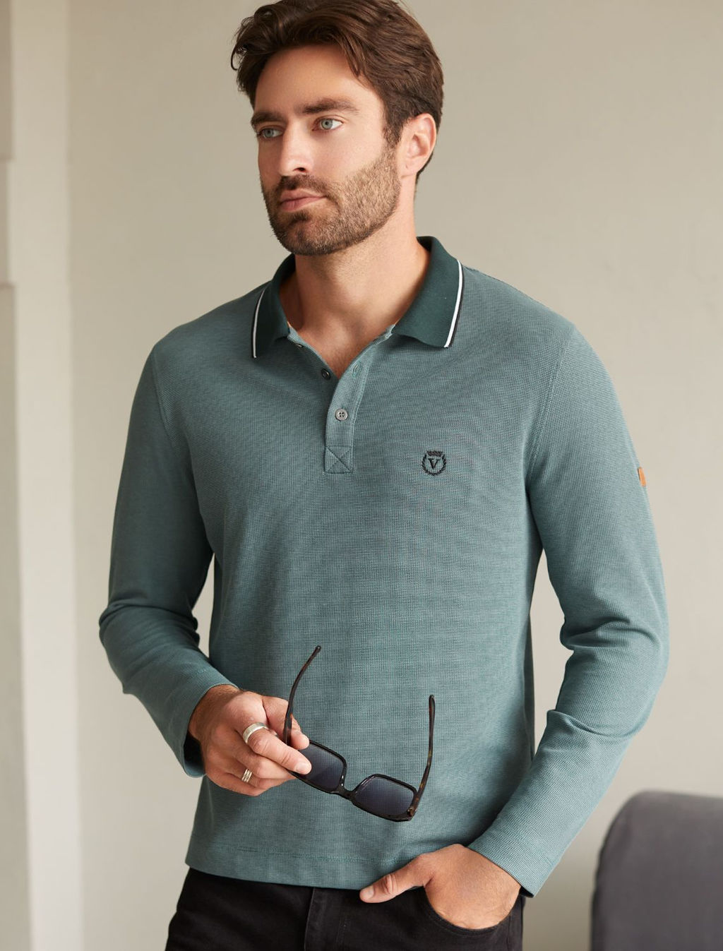 Лонгслив из фактурного трикотажа с плетеным воротником поло с застежкой на пуговицы